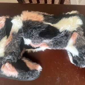 Fur boots